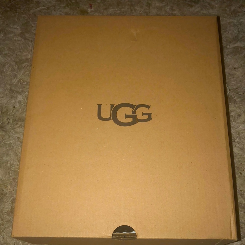 Brand New Ugg Black Short Zip Up Boots. NEVER WORN. Size women’s US 6